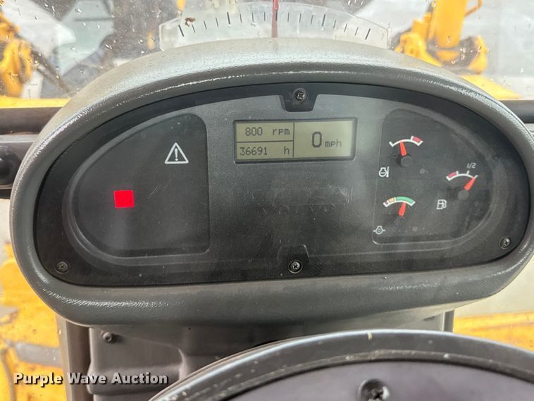 image for item NJ9163 2005 Volvo G720B motor grader