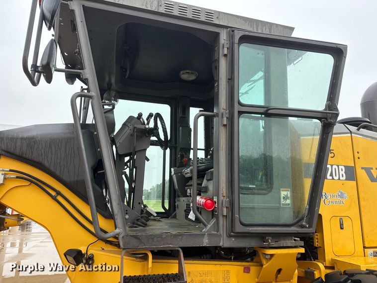 image for item NJ9163 2005 Volvo G720B motor grader
