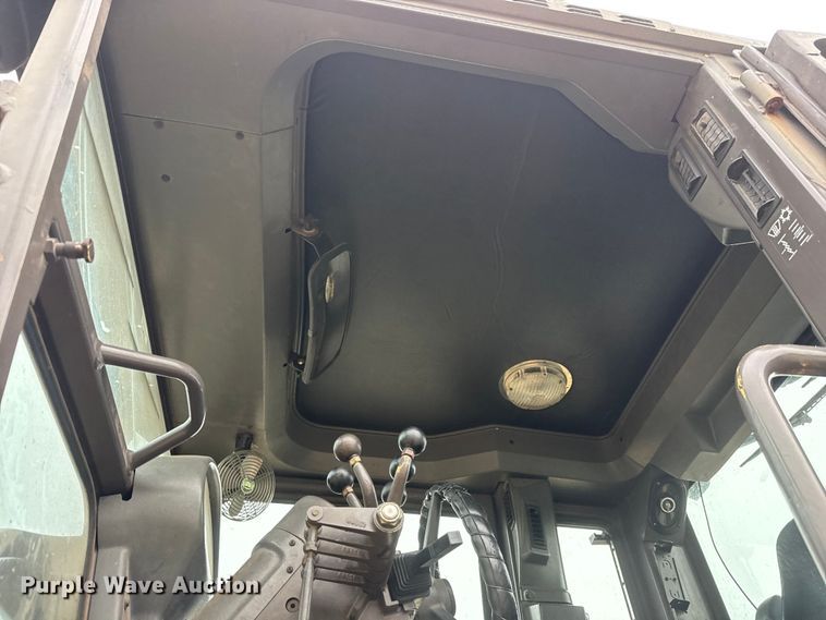 image for item NJ9163 2005 Volvo G720B motor grader