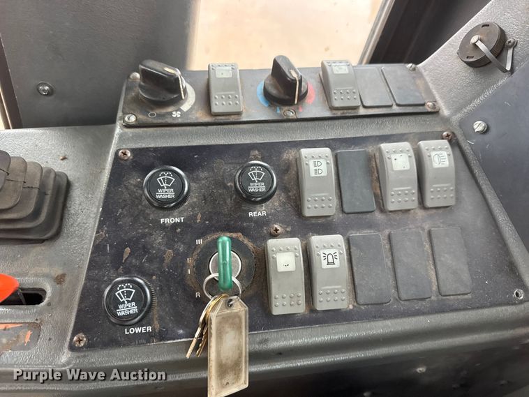 image for item NJ9163 2005 Volvo G720B motor grader