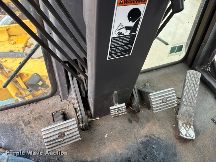 image for item NJ9163 2005 Volvo G720B motor grader
