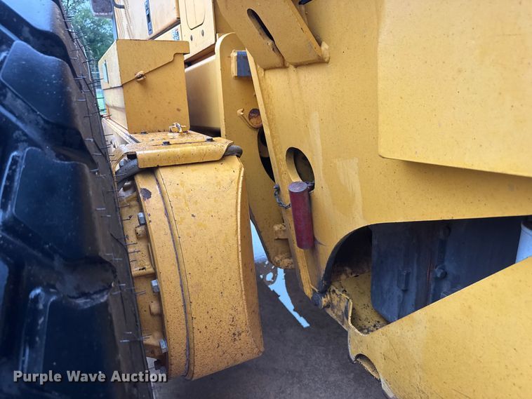 image for item NJ9163 2005 Volvo G720B motor grader