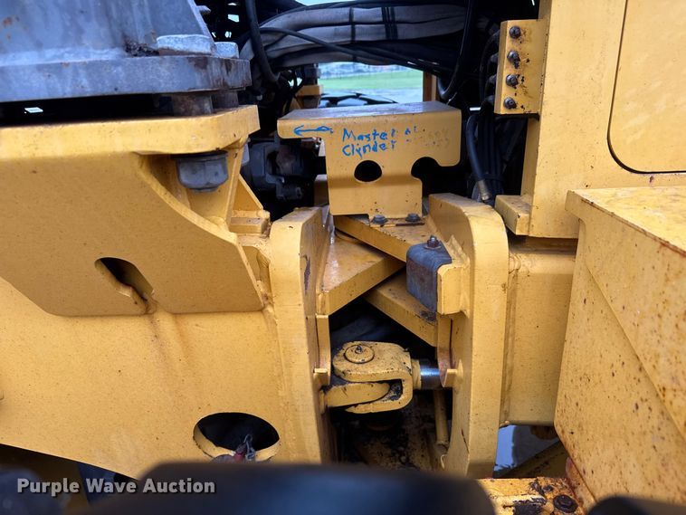 image for item NJ9163 2005 Volvo G720B motor grader