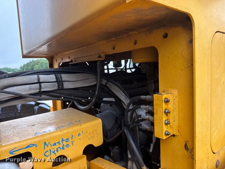 image for item NJ9163 2005 Volvo G720B motor grader
