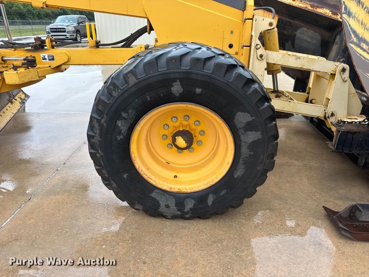 image for item NJ9163 2005 Volvo G720B motor grader