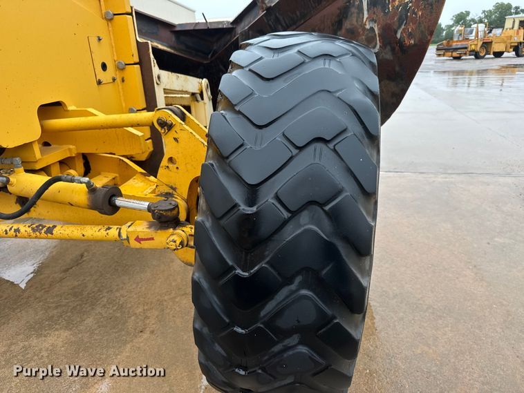 image for item NJ9163 2005 Volvo G720B motor grader