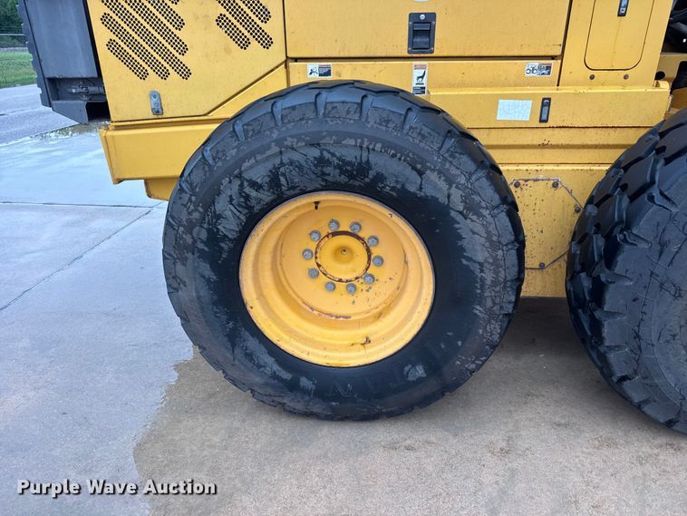 image for item NJ9163 2005 Volvo G720B motor grader