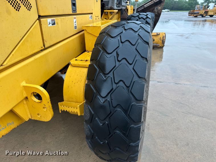 image for item NJ9163 2005 Volvo G720B motor grader