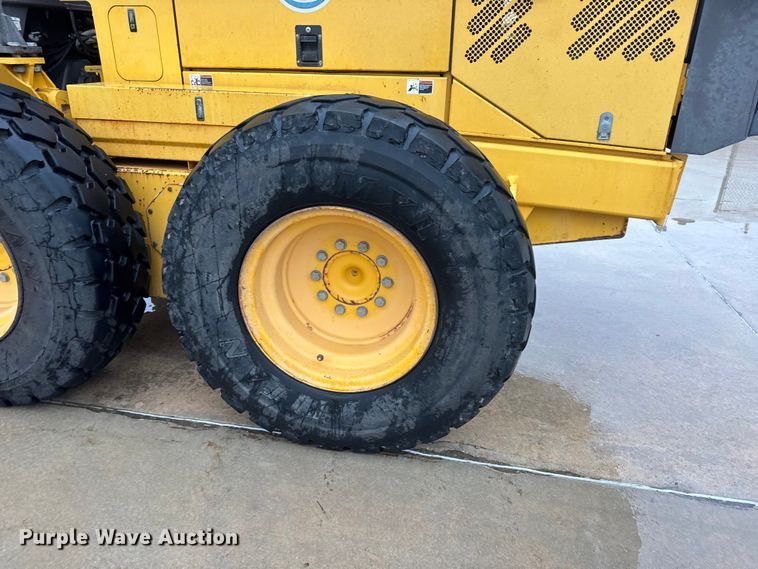 image for item NJ9163 2005 Volvo G720B motor grader