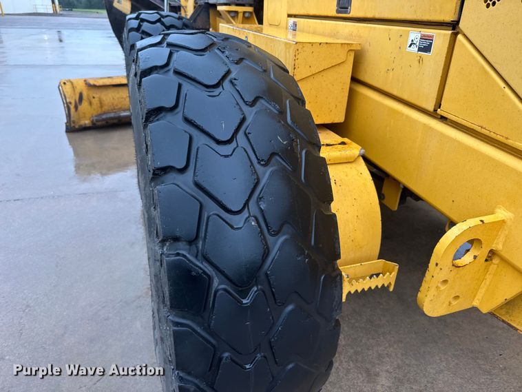 image for item NJ9163 2005 Volvo G720B motor grader