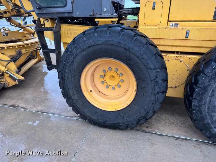 image for item NJ9163 2005 Volvo G720B motor grader