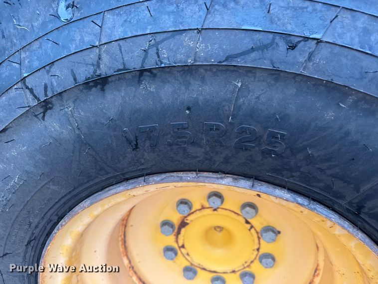 image for item NJ9163 2005 Volvo G720B motor grader