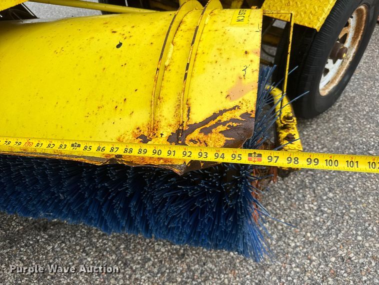 image for item NJ9164 2016 Broce Broom KR-350 broom