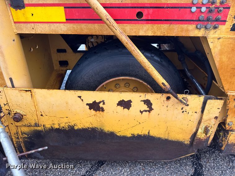 image for item NJ9165 1986 Blaw-Knox RW-100 road widener