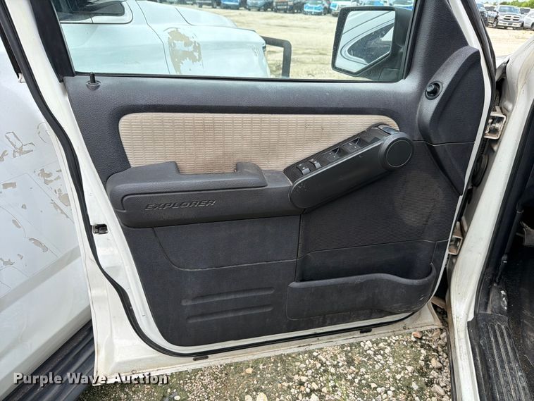 image for item YA3673 2008 Ford Explorer SUV