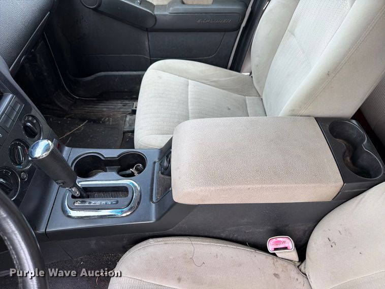 image for item YA3673 2008 Ford Explorer SUV