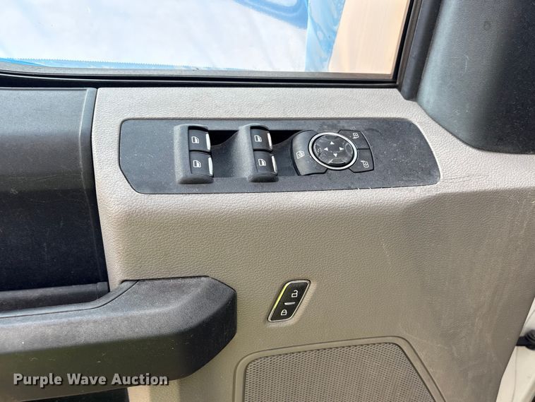 image for item YA3687 2018 Ford F250 Super Duty Ext. Cab pickup truck