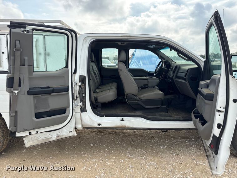image for item YA3687 2018 Ford F250 Super Duty Ext. Cab pickup truck