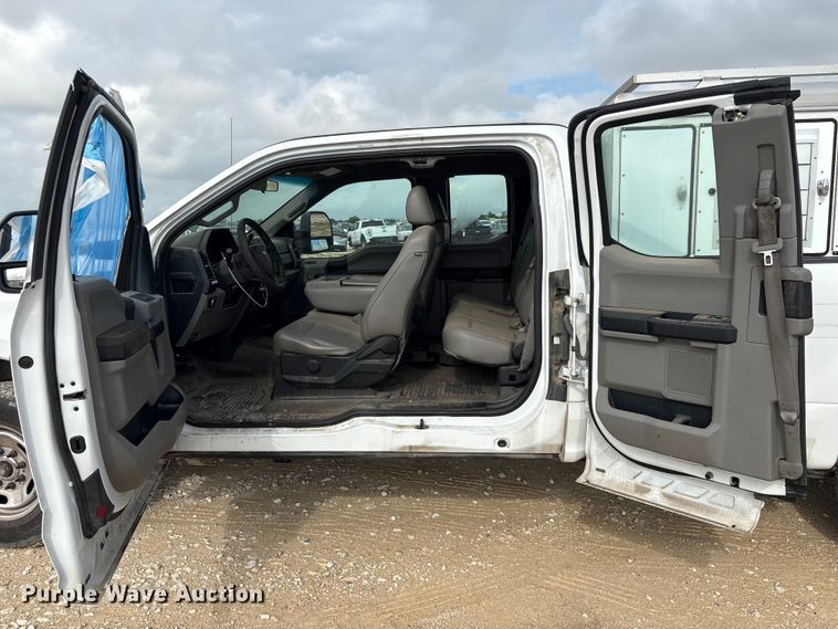 image for item YA3687 2018 Ford F250 Super Duty Ext. Cab pickup truck