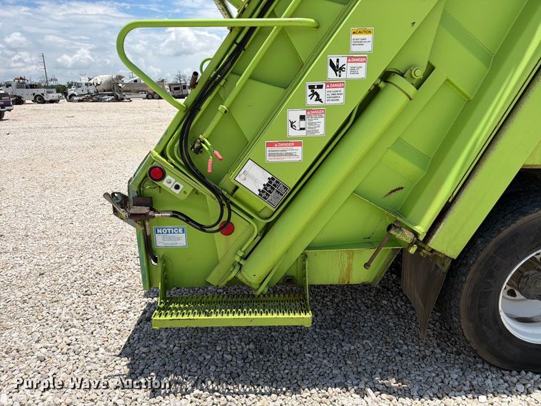 image for item YA3695 2011 Freightliner Business Class M2 refuse truck