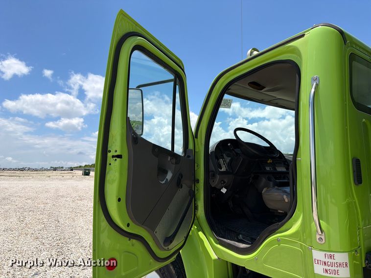 image for item YA3695 2011 Freightliner Business Class M2 refuse truck
