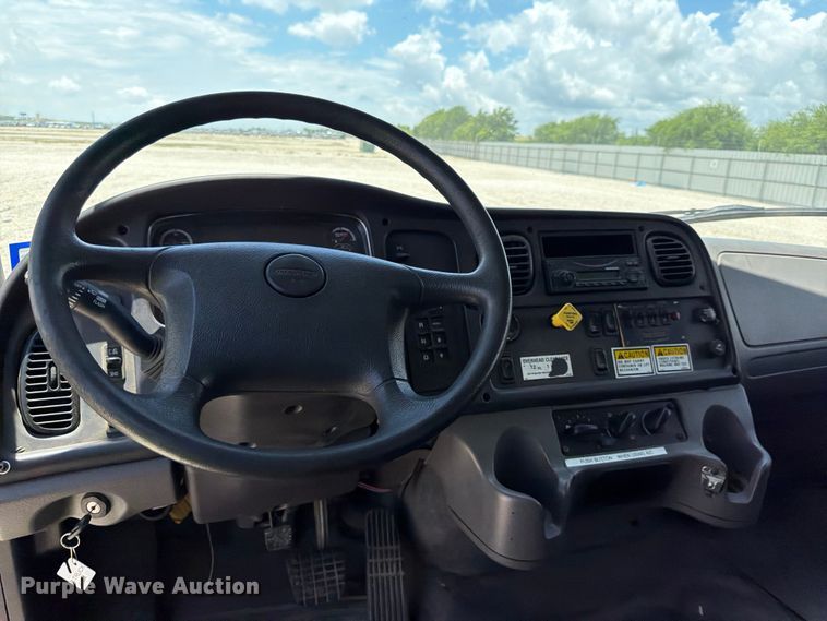 image for item YA3695 2011 Freightliner Business Class M2 refuse truck