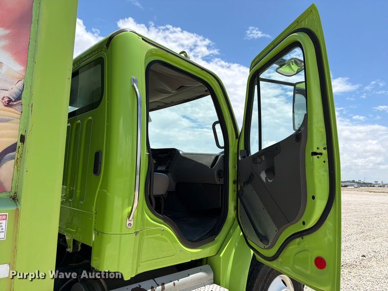 image for item YA3695 2011 Freightliner Business Class M2 refuse truck