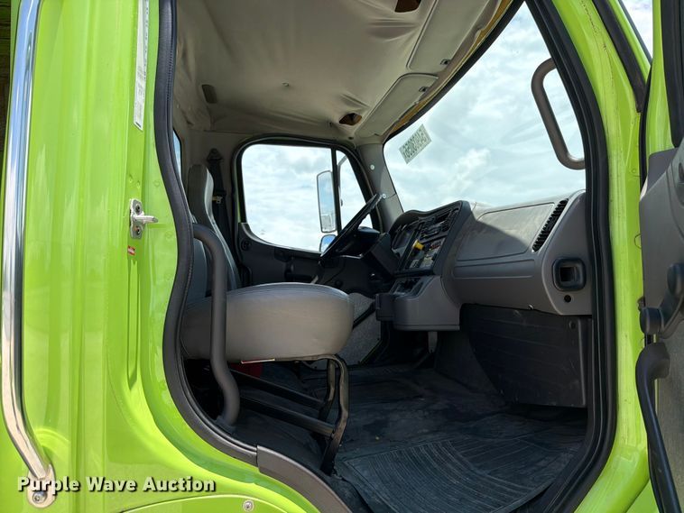 image for item YA3695 2011 Freightliner Business Class M2 refuse truck