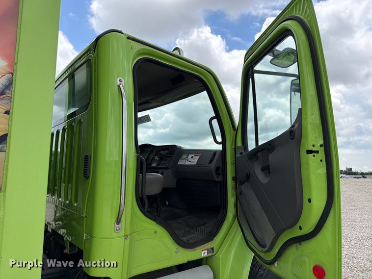 image for item YA3696 2012 Freightliner Business Class M2 refuse trailer