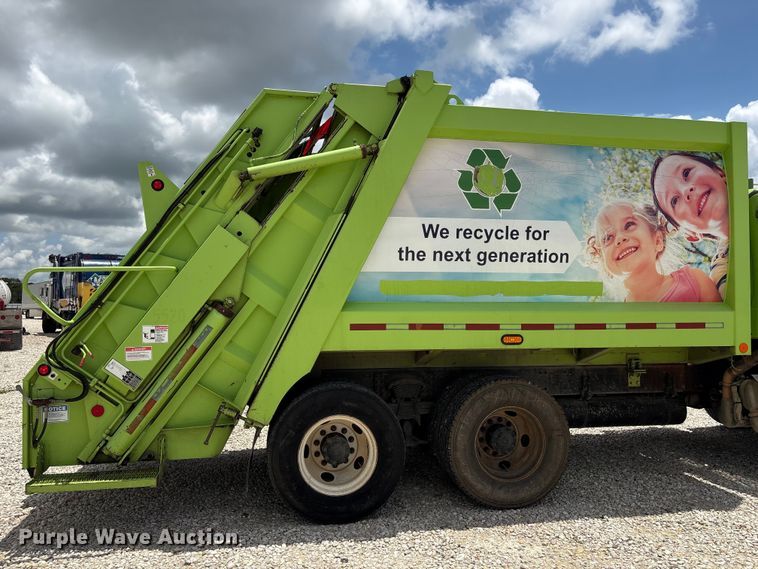 image for item YA3697 2016 Freightliner Business Class M2 refuse truck