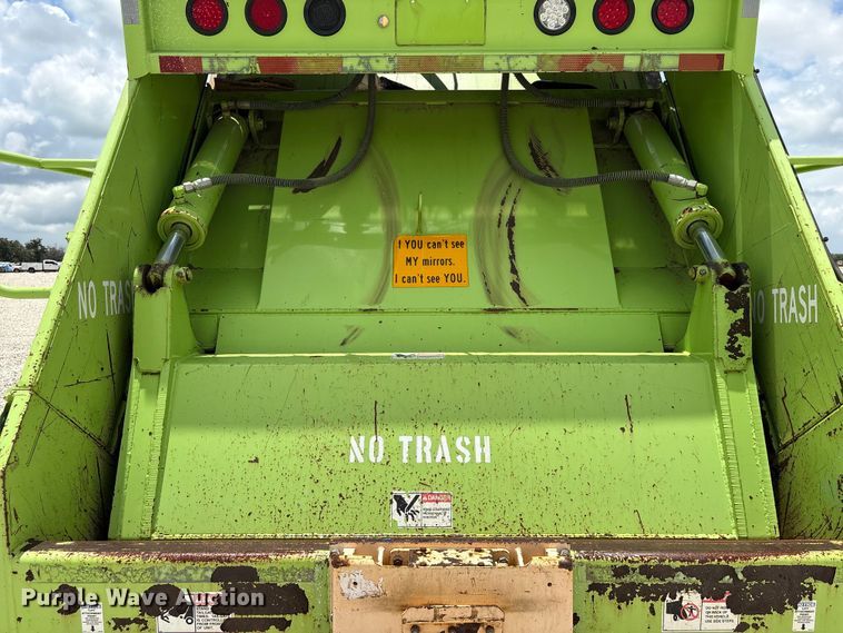 image for item YA3697 2016 Freightliner Business Class M2 refuse truck