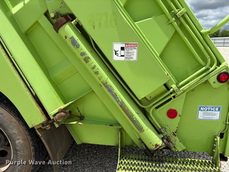 image for item YA3697 2016 Freightliner Business Class M2 refuse truck