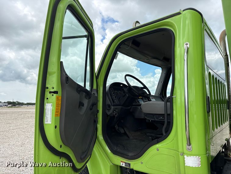 image for item YA3697 2016 Freightliner Business Class M2 refuse truck