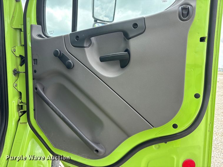 image for item YA3697 2016 Freightliner Business Class M2 refuse truck