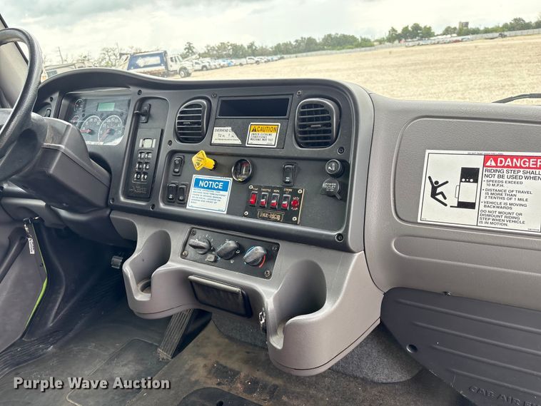 image for item YA3697 2016 Freightliner Business Class M2 refuse truck