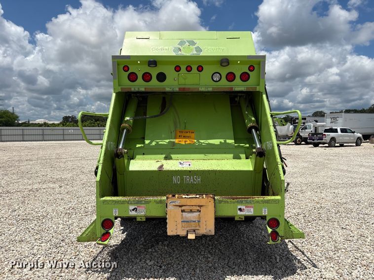 image for item YA3698 2016 Freightliner Business Class M2 refuse truck