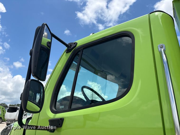 image for item YA3698 2016 Freightliner Business Class M2 refuse truck
