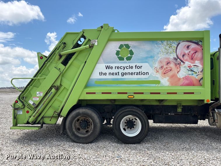 image for item YA3698 2016 Freightliner Business Class M2 refuse truck