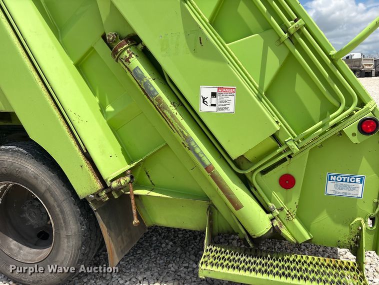 image for item YA3698 2016 Freightliner Business Class M2 refuse truck