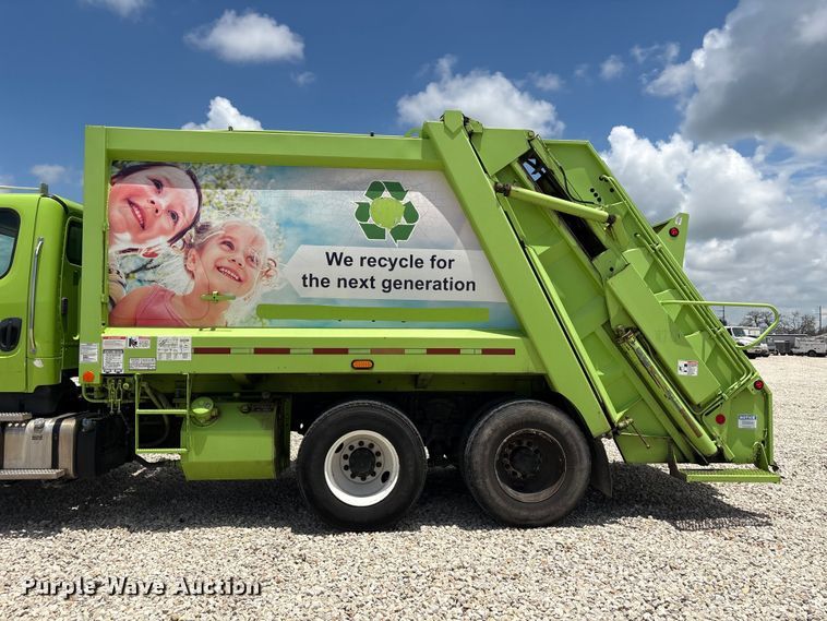 image for item YA3698 2016 Freightliner Business Class M2 refuse truck