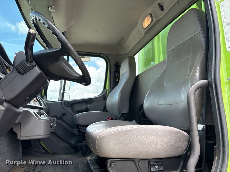 image for item YA3698 2016 Freightliner Business Class M2 refuse truck