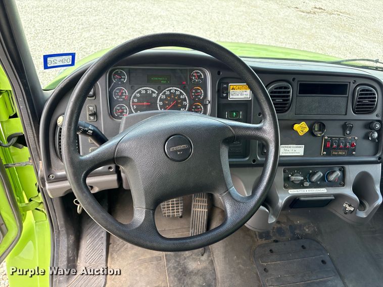 image for item YA3698 2016 Freightliner Business Class M2 refuse truck