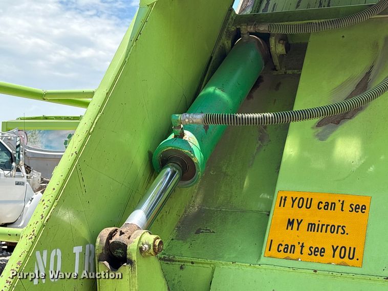 image for item YA3699 2016 Freightliner M2 refuse truck