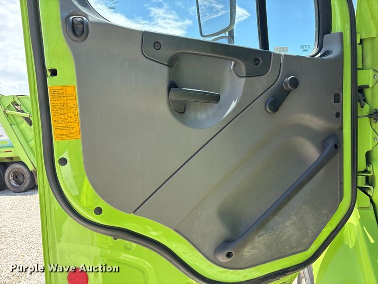 image for item YA3699 2016 Freightliner M2 refuse truck