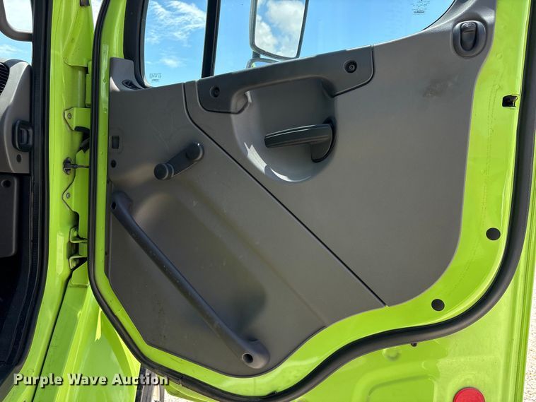 image for item YA3699 2016 Freightliner M2 refuse truck