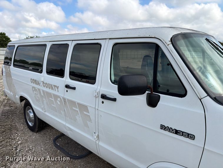 image for item YA3700 1994 Dodge Ram Wagon 350 van