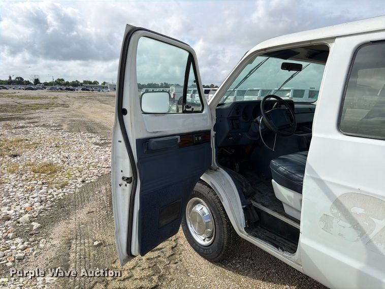 image for item YA3700 1994 Dodge Ram Wagon 350 van