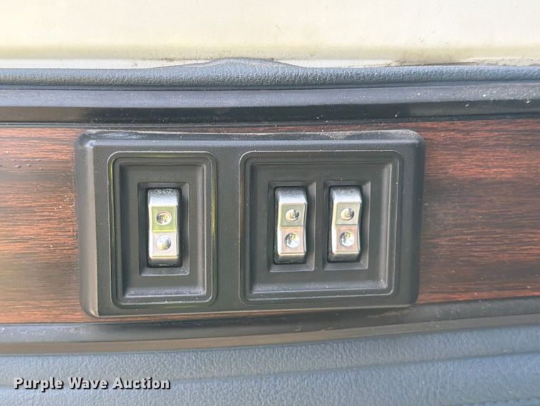 image for item YA3700 1994 Dodge Ram Wagon 350 van