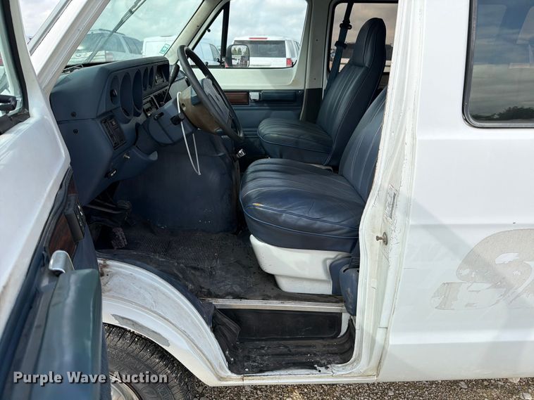 image for item YA3700 1994 Dodge Ram Wagon 350 van