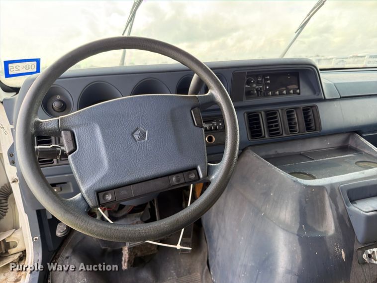 image for item YA3700 1994 Dodge Ram Wagon 350 van